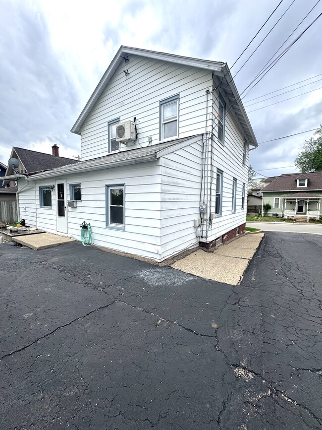 Photo - 567 N Walnut St Unit 1