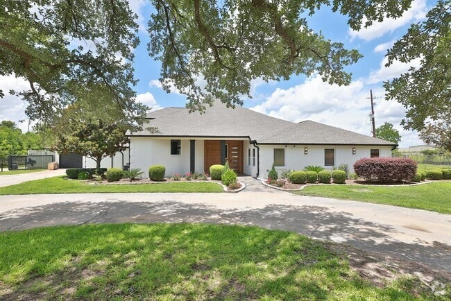Building Photo - 16435 Telge Rd Rental