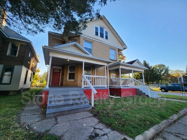 Building Photo - 1028 S 8th St