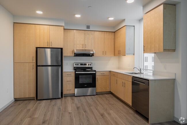 2C - 2BR, 1BA - 720SF - Kitchen - Dartmouth Crossing North