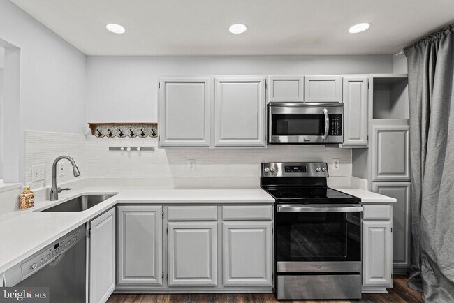Photo - 6608 Beach Dr