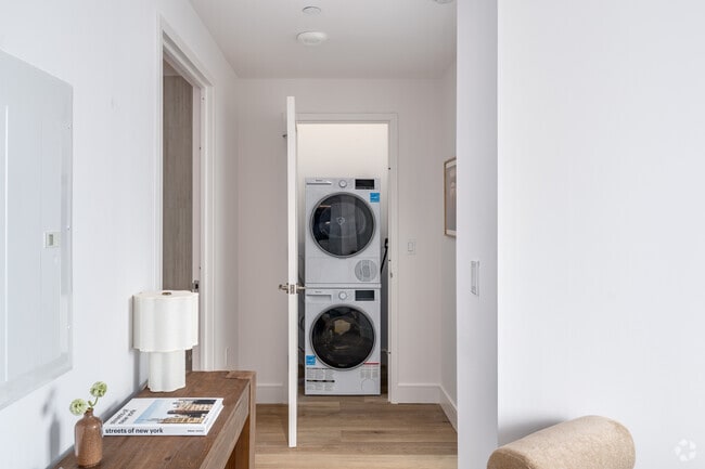 1BR, 1BA - In-Unit Washer & Dryer - The East