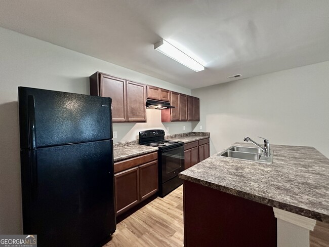Photo - 308 Reedell Way