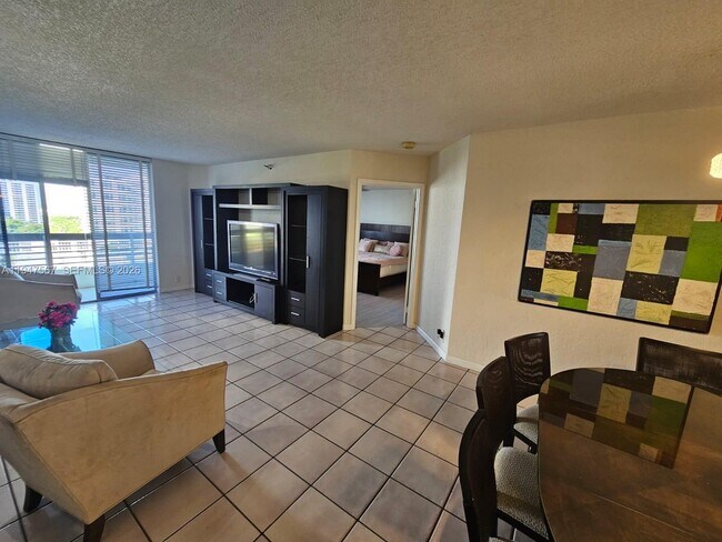 Photo - 3530 Mystic Pointe Dr Unidad 1202