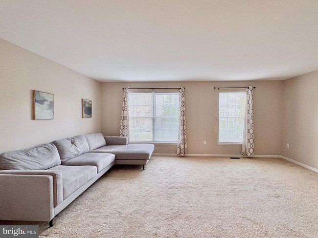 Photo - 354 N Barrington Ct