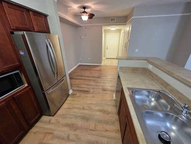 Building Photo - 2801 Chancellorsville Dr Unit 314