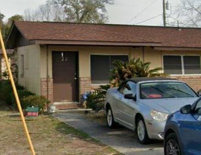 Building Photo - North Anita Drive