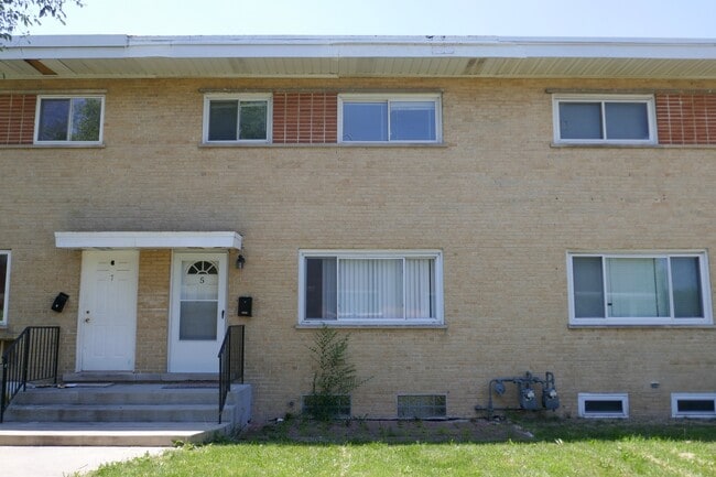 Building Photo - 5 E Judith Ann Dr