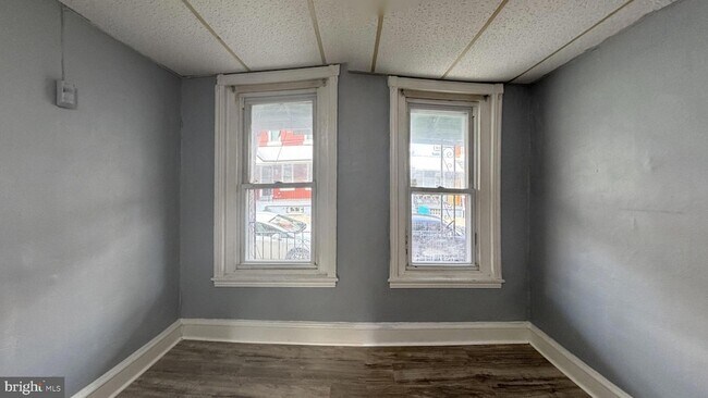 Photo - 5730 Filbert St