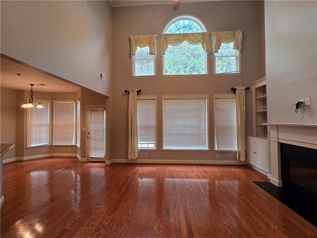 Photo - 624 Maple Grove Way