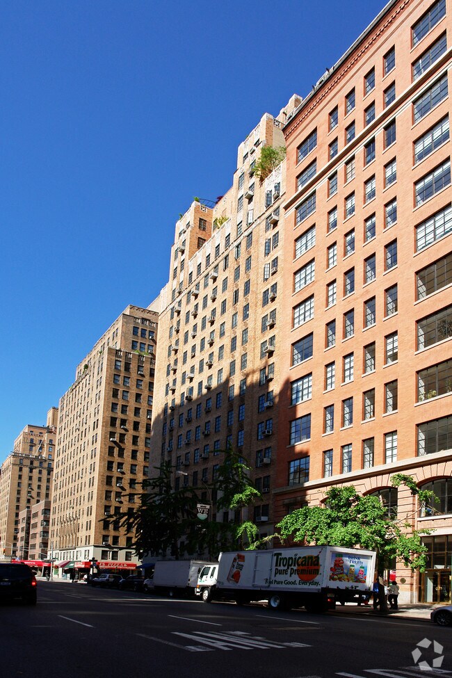 Photo - 201 W 16th St