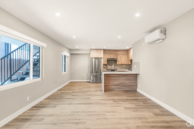 Building Photo - 1307 Tamarind Ave Rental