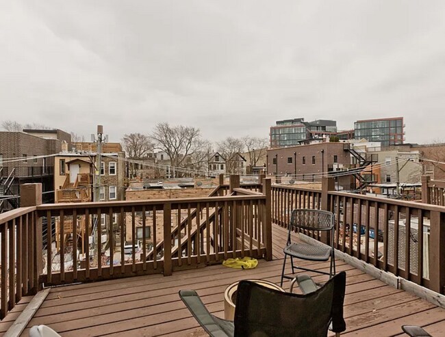 Photo - 3 bedroom in Chicago IL 60614