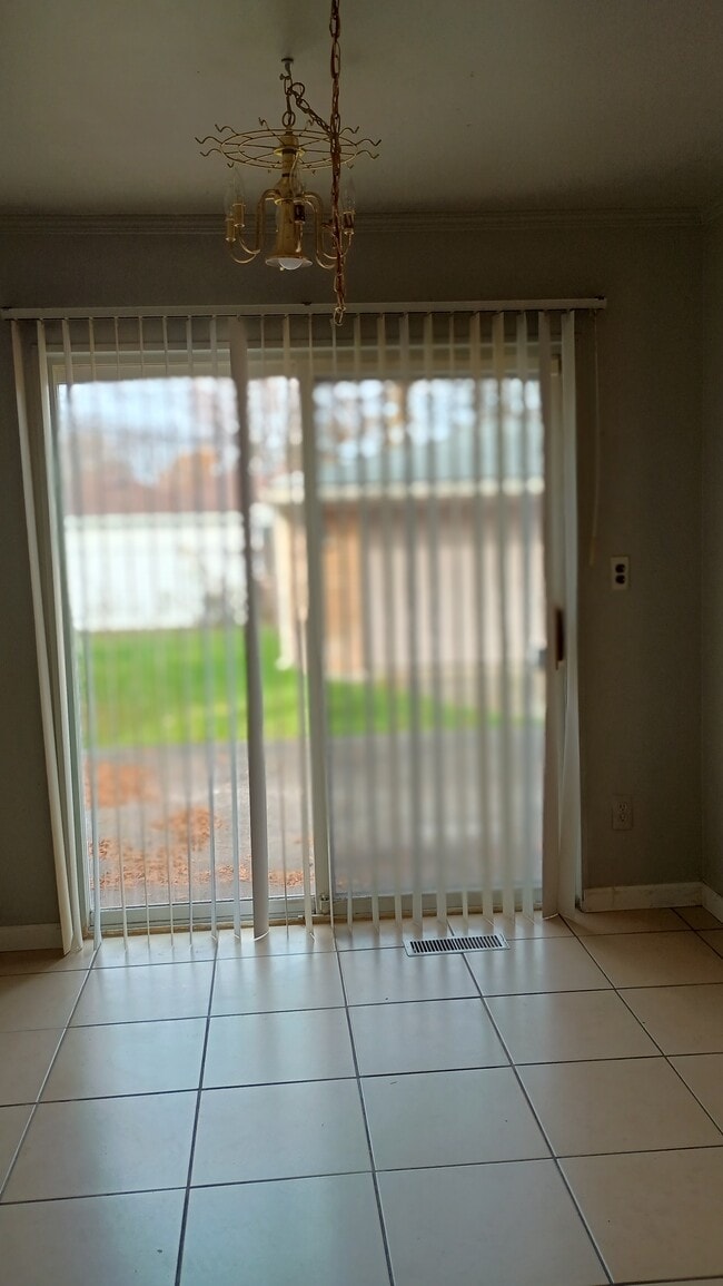 Photo - 15249 Roycroft St