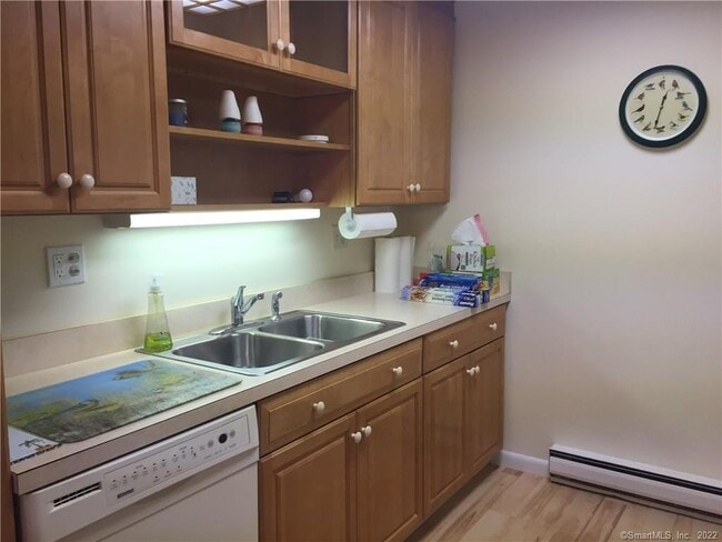 Photo - 85 Chestnut St Unit Apt C