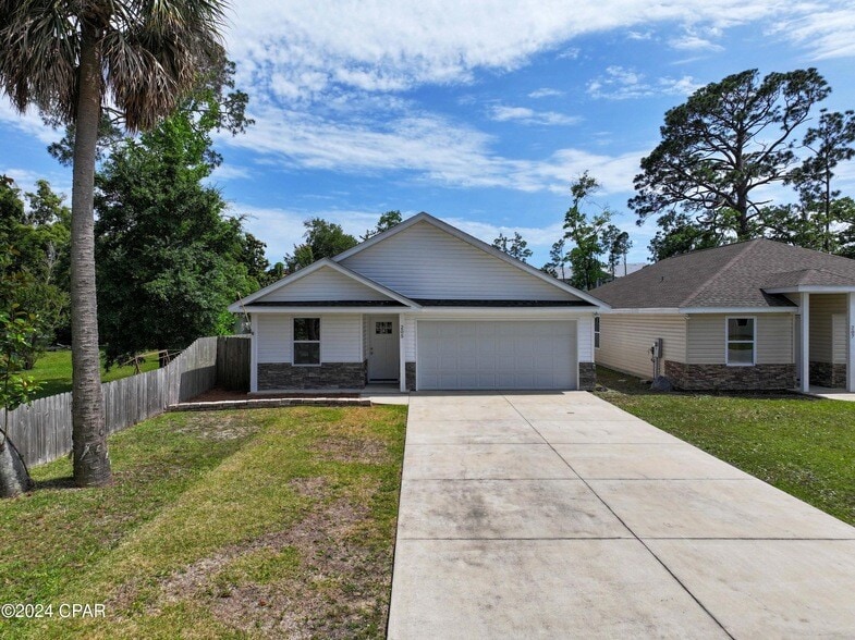 205 Woodlawn Ct