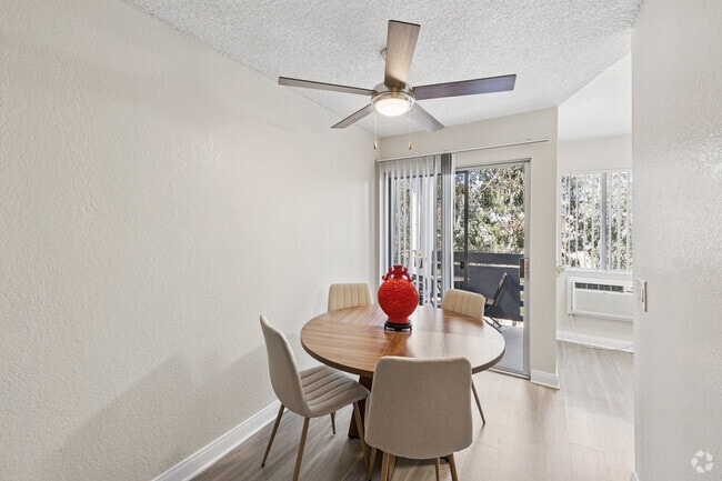 1BR, 1BA - 650SF - Dining Room