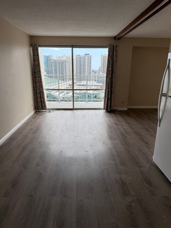 Photo - 1 bedroom unit at Kapiolani Manor for $1,900.00/mo Unidad 2205