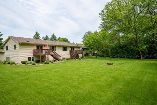 5749 Lacy Rd