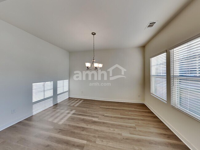 Photo - 85 Landsdown Xing