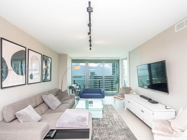 Photo - 650 NE 32nd St Unidad 904