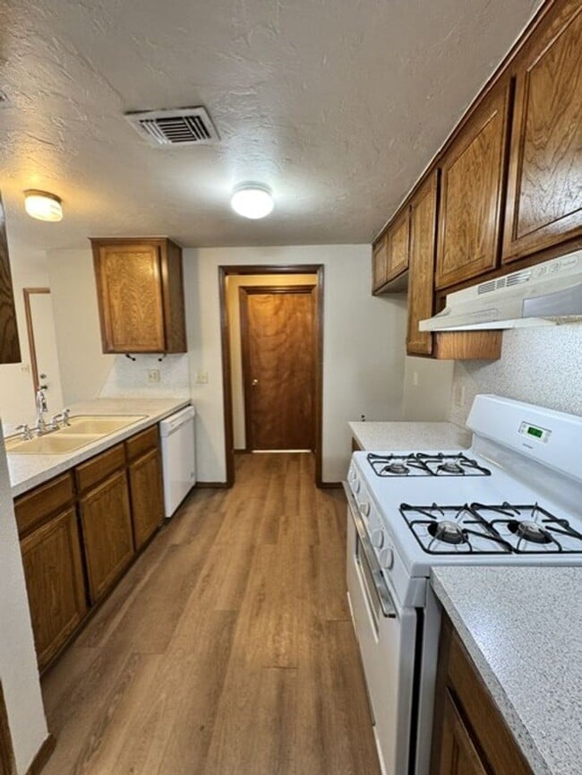 Photo - 2 bed 2 bath in Moore schools!