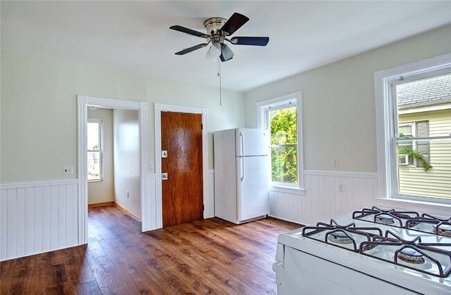Photo - 137 Hunts Ave