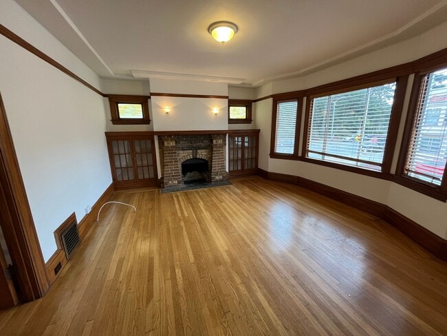 Building Photo - 1207 26th Ave Unit 1207 26th Ave