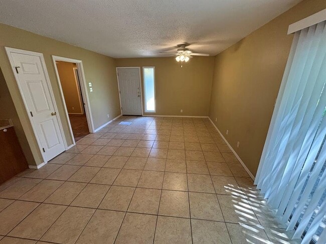 Photo - 417 Live Oak St