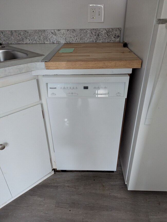 Photo - 719 Whitcomb St