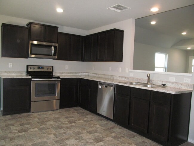 Photo - 3 BEDROOM, CONVENIENT TO SCOTT & WHITE