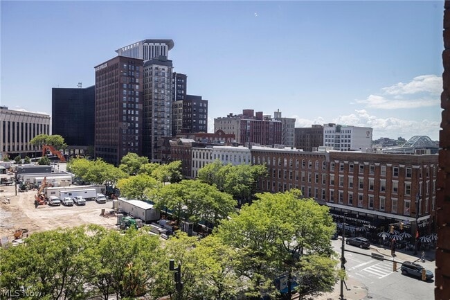 Building Photo - 408 W St Clair Ave Unit 607