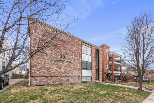 Photo - 3921 WYANDOTTE