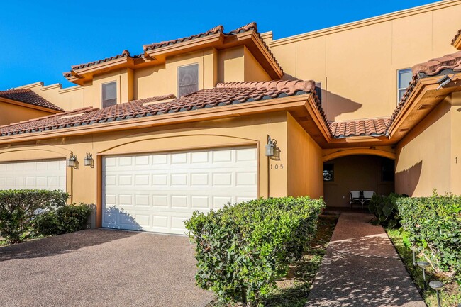 Building Photo - 707 St James Dr Unit 105