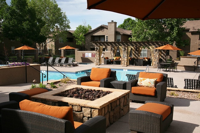 River Walk en Puerta de Corrales Apartments Brasero al aire libre y parrillas a gas - River Walk at Puerta de Corrales