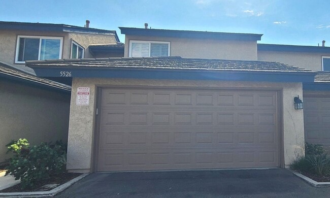 Building Photo - Townhome - 3 bedrooms + 2.5 bathrooms.  AV...