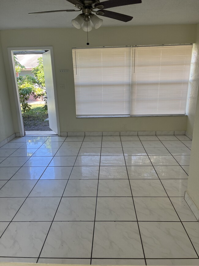 Photo - 1440 SW 41st Ave