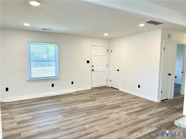 Photo - 1005 Glenburnie Rd