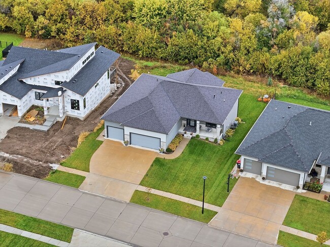 Photo - Awesome 4 Bedroom LIKE NEW!