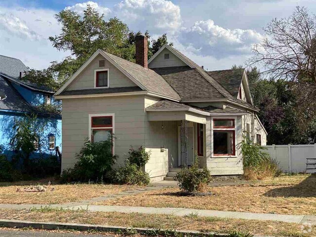 Building Photo - Charming & Spacious Home Near Gonzaga – Id...