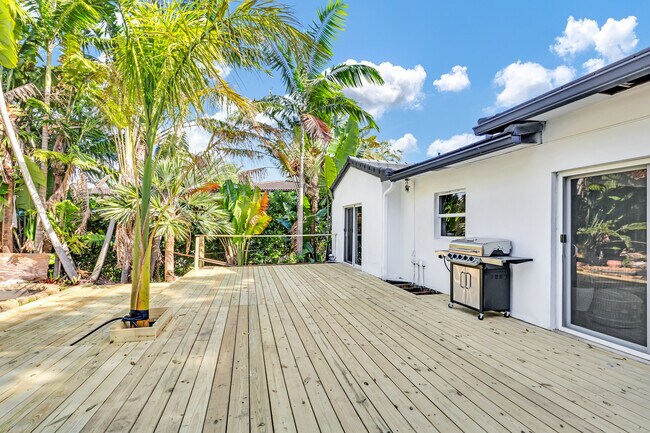 Photo - 667 NE 105th St