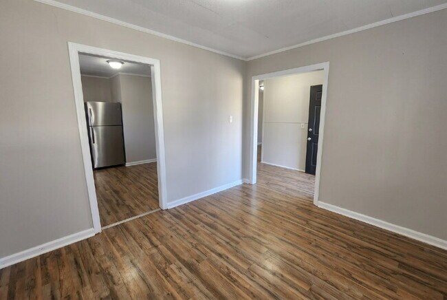 Photo - 112 Second St SW