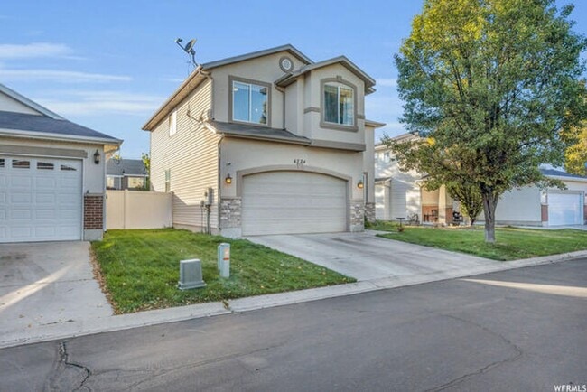 Photo - Large 4 Bedroom 3 Bathroom home!