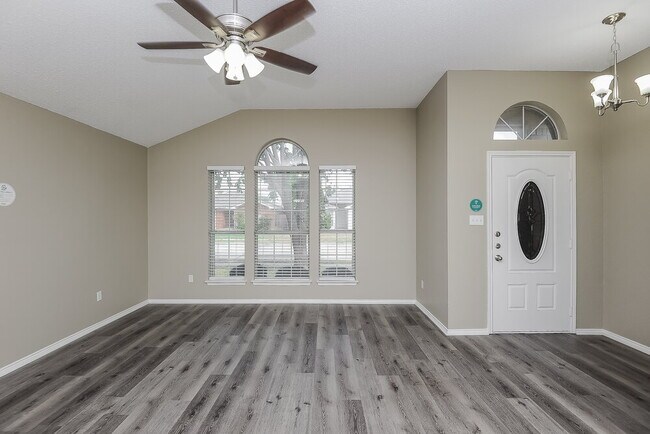 Photo - 2363 Kelton St