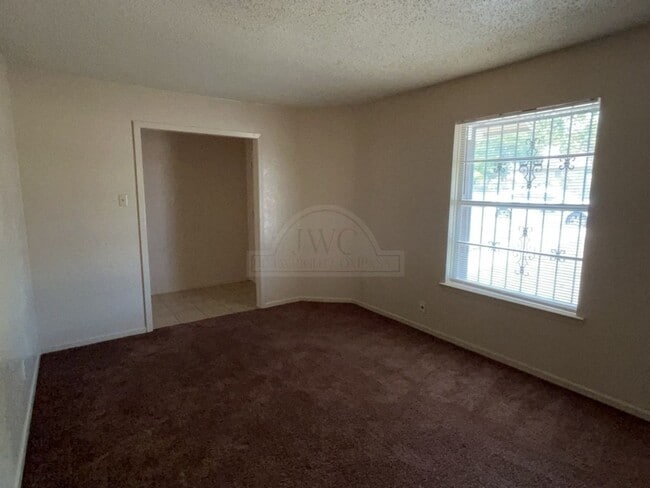 Photo - 1502 Linda Ln