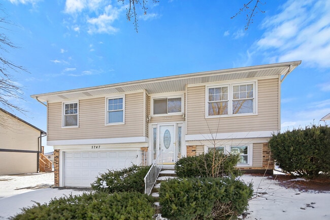 Building Photo - 5747 Allemong Dr