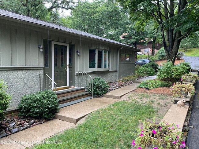 Photo - 1833 S Webster Ave