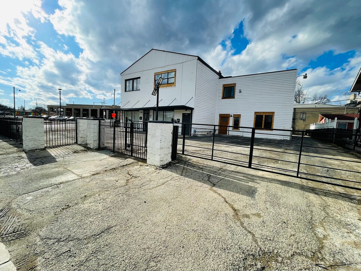 Photo - 2711 Westerville Rd Apartments