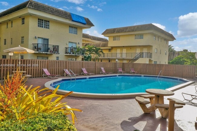 Building Photo - 8500 SW 109th Ave Unit 6-102