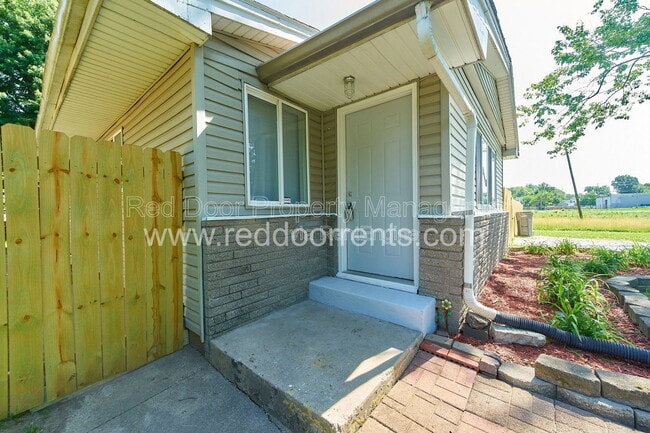 Building Photo - 5422 Greenfield Ave